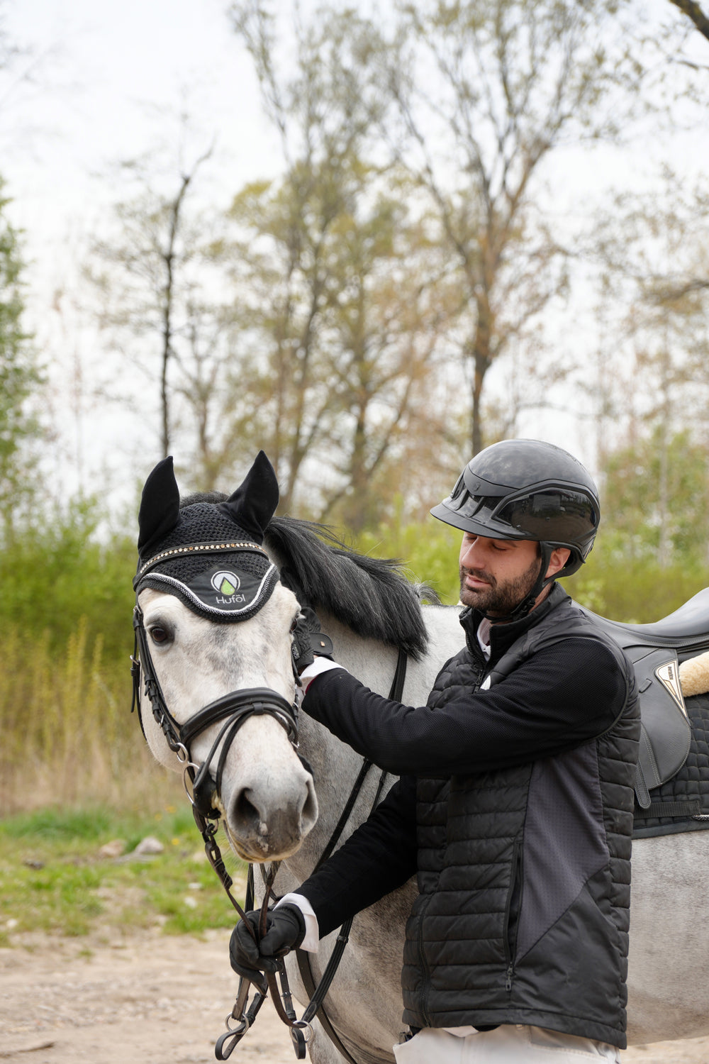 Moritz Domaingo zu sehen mit seiner Stute Loisana als Portraitbild
